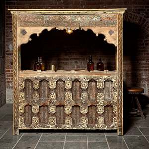 Barra de Bar Rústica Tallada con Puerta con Paneles y Toldo Floral Hechos de Madera - Product Image 2