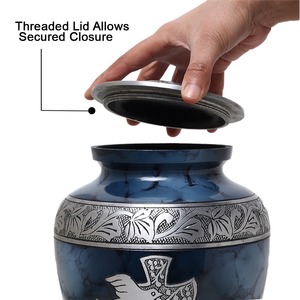 Urna Funeraria de Latón con Grabado Dorado Estilo Europeo Avalon, Urna Conmemorativa para Cenizas de Adultos - Product Image 3