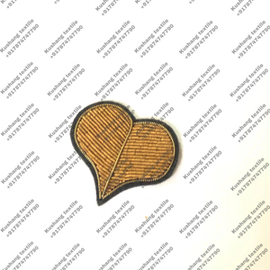 Venta al por mayor costura bordado insignias 3D personalización hecha a mano broche accesorios insignias - Product Image 1