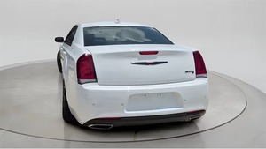 Chrysler 300S RWD 2023 Usado en Buen Estado - Product Image 3