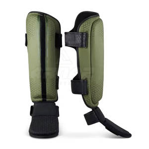 Espinilleras de boxeo con logotipo personalizado para palos y marca personal Espinilleras duraderas con costuras reforzadas - Product Image 1