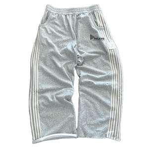 Pantalons de survêtement personnalisés en molleton français droit, décontractés, teints en uni, pour hommes, fabriqués au Pakistan, légers pour le printemps - Product Image 1