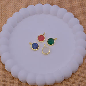 Pendentif en pierre de lune arc-en-ciel plaqué or 18 carats fabriqué à la main lunette texturée connecteur de breloque en pierres précieuses naturelles pendentifs de mode breloques - Product Image 6