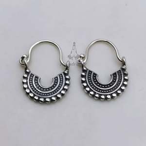 Élégantes boucles d'oreilles pendantes en argent sterling 925, faites à la main, style Chandbali avec motif floral et croissant de lune, cadeau pour maman - Product Image 3
