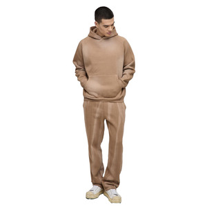 Ensemble de survêtement pour homme en molleton épais, sweat à capuche et pantalon de jogging à jambes larges, brun clair, tissu doux et chaud, streetwear, logo personnalisé OEM prêt - Product Image 1