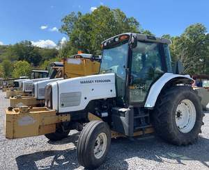 Tracteur Massey Ferguson 5455 4RM 40 CV 2025 avec composants essentiels : Pompe, Engrenage, Moteur, Boîte de vitesses, Roulement - Product Image 1