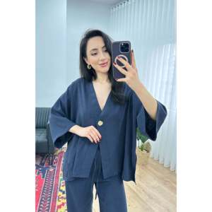Conjunto de Blusa Cruzada de Mezcla de Modal y Viscosa para Mujer LUSTRIN y Pantalones Anchos de Cintura Alta con Cinturón - Azul Marino - Product Image 2
