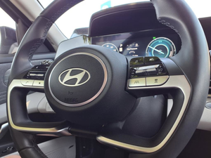 Certificado 2024 Hyu ndal Elan tra. Limitado, muy limpio. - Product Image 2