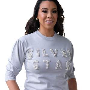 Suéter de estrella plateada gris griego para mujer, Jersey de punto de cuello redondo con letras adornadas con perlas, Top elegante de moda de manga larga - Product Image 1