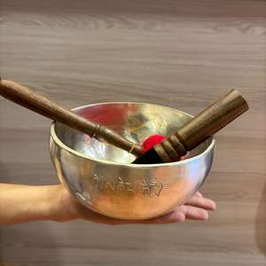 Cuenco de Metal inspirado en el Himalaya, producto artesanal Budista para curación de Chakras y terapia de baño de sonido - Product Image 1