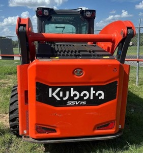 2022 Kubota SSV75 Crawler Loader Power-Precision Skid Steer avec confort pour l'opérateur Les composants de base comprennent une pompe à moteur - Product Image 1