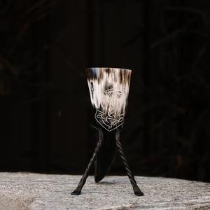 Taza de cuerno vikingo ecológica hecha a mano auténtica con animales pulidos, vasos de lujo para momentos legendarios audaces y reuniones épicas - Product Image 1