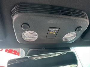 Coupé sport haute performance 2022 d'occasion en excellent état, modèle deux portes haut de gamme avec moteur puissant - Product Image 2