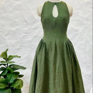 ชุดเดรสมิดิผ้าลินินแบบกำหนดเองชุดเดรสผ้าลินินสีทึบมีกระเป๋าสำหรับงานแต่งค็อกเทลแขนกุดลายกุญแจ - Product Image 1