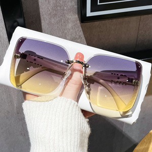 2025 New Fashion UV400 Women's Sunglasses High Quality Titanium Square Frame with Fine <b>Glitter</b> <b>Red</b> Book PC Lens Wholesale - Product Image 2