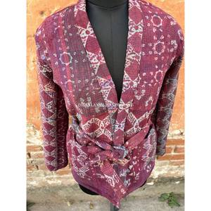 Vente en gros de vestes Kantha matelassées d'hiver de style vintage, manteau long en coton indien brodé à la main, veste unisexe de bohème - Product Image 4