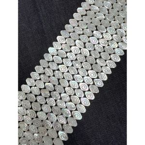 Cuentas de Coral Blanco en Forma de Flor para la Elaboración de Joyería - Product Image 1