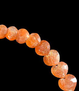 Venta al por mayor Natural Sunstone Heart Shape Faceted Briolettes Beads Loose Gemstone Face Drill 10MM Beads - Product Image 4