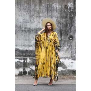 Robe maxi kaftan tie-dye jaune pour femmes, coupe ample, manches évasées, longueur au sol, taille naturelle, style bohème, vêtements de plage et de villégiature - Product Image 1