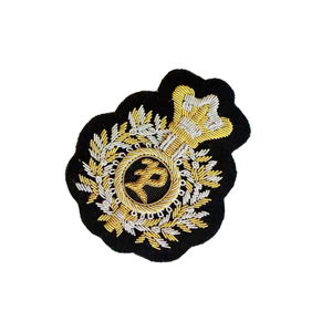 Insignes brodés en fil métallique faits à la main style personnalisé insignes de broderie confortables en gros service à bas quantité minimale de commande OEM - Product Image 3