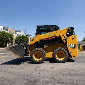 Cargadoras compactas Cat Skid Steer - 250 y Cargadoras de orugas compactas: estabilidad y rendimiento de elevación excelentes para el manejo de materiales - Product Image 1