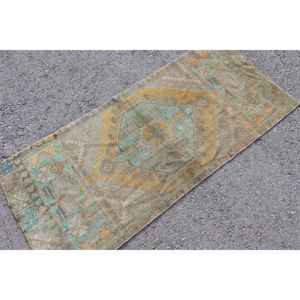 Alfombra de 2.4x5.3 pies, Alfombra Turca Vintage, Alfombra Abstracta Azul y Amarilla - Product Image 1