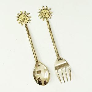 ชุด Flatware ผู้ส่งออกทองเหลืองคุณภาพสูงดวงอาทิตย์ส่องแสงจับชุดเสิร์ฟสลัดสีทองสําหรับผู้ซื้อจํานวนมาก - Product Image 1