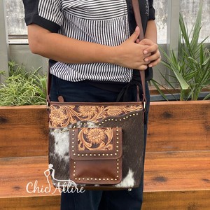 2025 vente en gros mode main en cuir repoussé haute qualité goujons messager polyvalent sacs à bandoulière femmes cheveux sur peau de vache sacs à main - Product Image 1