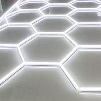 Plafonniers hexagonaux à changement de couleur avec mode RGB dimmable pour gymnase et garage d'atelier en combinaison créative à 5 grilles