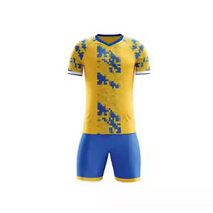 Ropa de fútbol con nombre de equipo personalizado de calidad superior, Conjunto de camiseta de fútbol de secado rápido de alta venta, respetuoso con el medio ambiente con servicio OEM disponible - Product Image 3