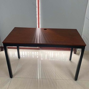 Escritorio de Diseño Moderno Minimalista UConcept HBUC002 de 120x60cm, Fácil de Montar, Patas de Metal, para Dormitorio u Oficina, Mesa para Computadora - Product Image 5