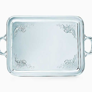 Plateau de service rectangulaire élégant en argent plaqué avec poignées, design vintage gravé d'oiseaux et de fleurs, plat en métal pour la maison et l'hôtel - Product Image 1