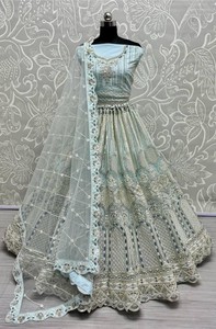 Lehenga Choli de mariage en taffetas de soie imprimé Patola classique avec train cathédrale et silhouette A-Line pour collection de mariage - Product Image 2