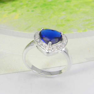 Venta al por mayor 92,5 de plata esterlina romántica en forma de corazón azul circón piedra preciosa Vermeil rodio plateado bisel ajuste incrustaciones para promesas - Product Image 6