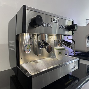 Cafetera espresso profesional Gaggia La Nera de 2 grupos, diseñada para cafeterías con alto tráfico, que ofrece un rendimiento confiable. - Product Image 6