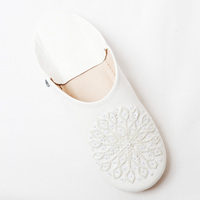 Babouches marocaines en cuir véritable pour femmes, légères, souples, pour l'hiver et l'été, intérieur, luxe, chaudes, entièrement blanches