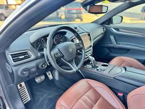 Usado 2015 Ma-se-ra-ti Ghi_bli Base - Product Image 3