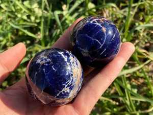 Bola de esfera de cristal de sodalita Natural Premium, piedra preciosa curativa pulida a mano para Feng Shui y decoración del hogar, mascota de amor - Product Image 6