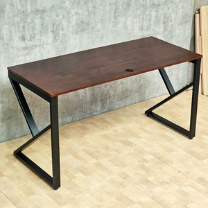 Escritorio Moderno Minimalista KConcept HBKC003 de 140x60cm, Muebles de Oficina con Patas de Hierro Ensambladas para Uso en Dormitorio - Product Image 2