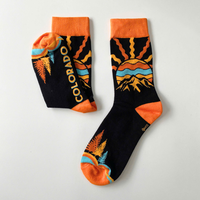 Vente en gros de chaussettes d'équipage personnalisées à motifs de coucher de soleil colorés chaussettes tricotées en coton confortables à la mode pour hommes femmes streetwear unisexe
