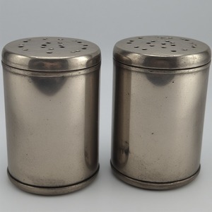 Moulin à sel et à poivre en bois artisanal avec finition patinée noircie Artisan fait à la main offrant un accent décoratif - Product Image 4