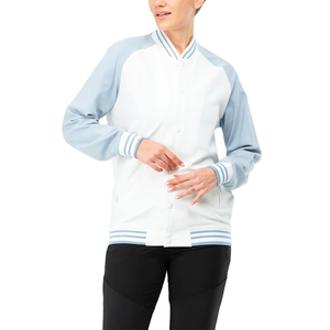 Chaqueta Universitaria Corta Negra Personalizada con Bordado Chenille 2024 para Mujer, Chaqueta Bomber Universitaria de Béisbol con Mangas de Cuero OEM - Product Image 4