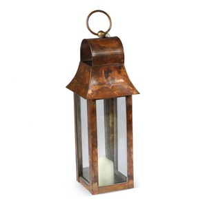 Lanterne décorative d'intérieur en métal d'aspect ancien la plus recherchée Éclairage de luxe artisanal pour Noël en forme de carré Meilleure vente - Product Image 1