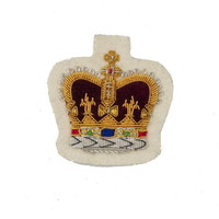 Insignias de Lujo Ecológicas de Fieltro No Tejido Bordadas de Color Sólido con Diseño Personalizado de Alta Calidad, Broches de Corona de Hilo Metálico Cosidos
