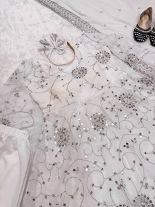 Vente en gros de robes de soirée de dernière génération, en faux georgette, avec broderie, travail de séquence et bordure en dentelle, robe et bas avec dupatta - Product Image 5