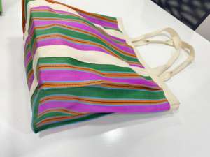 Bolsa de compras de nailon con cremallera reutilizable ecológica RPET bolsas de playa de plástico recicladas tejidas a rayas hechas en India - Product Image 5