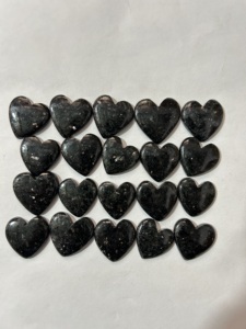 Nuummite Crystal Heart Palm Pebbles Piedras para la ansiedad Alivio del estrés Masaje Grado AAA Piedra preciosa curativa original Corazón de ágata - Product Image 2