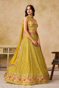 Fournisseur de Lehenga Choli en Georgette avec des broderies de sequins, de zari, de resham et de badla, de Surat Woman Fashion - Product Image 2