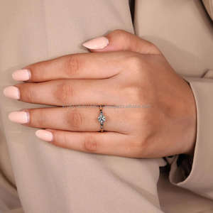 แหวนหมั้นเพชร3เม็ดแนววินเทจสุดหรู925แหวนเงินโรเดียมชุบด้านข้างเป็นหินโมราตะไคร่น้ำแหวนแต่งงานสุดสวย IGI - Product Image 6