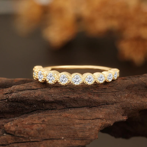 Bague de fiançailles vintage en or rose avec diamant rond pour cadeau d'anniversaire - Product Image 1